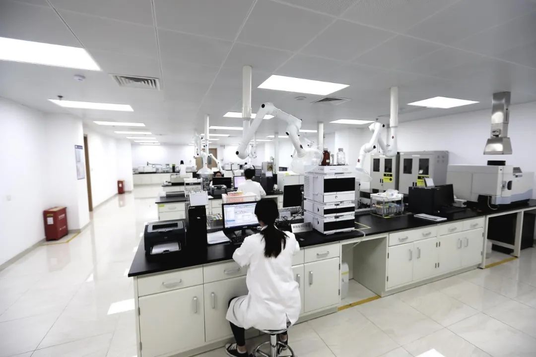 校友风采录|创业艰辛结硕果，情系母校扬风帆